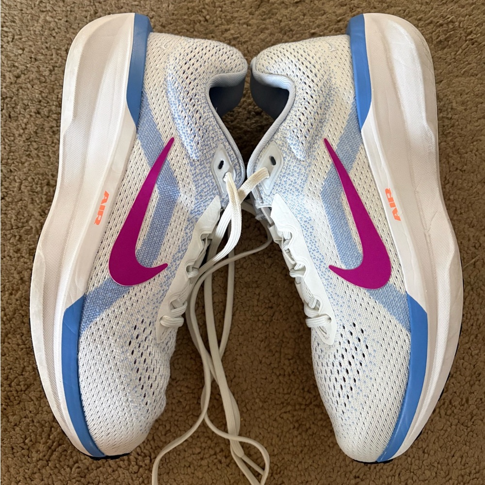 Nike Women’s Winflo 11 White  Running Shoes with Violet and Blue Accents Size 9